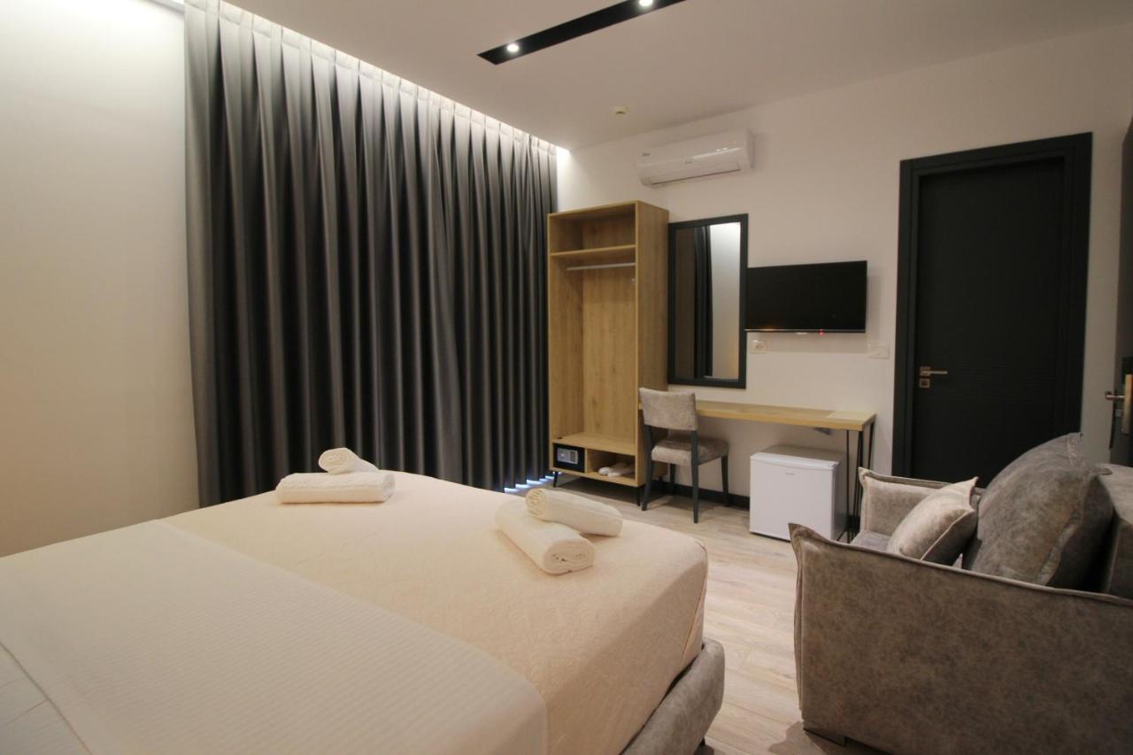 F&J Hotel Sarande Exterior photo
