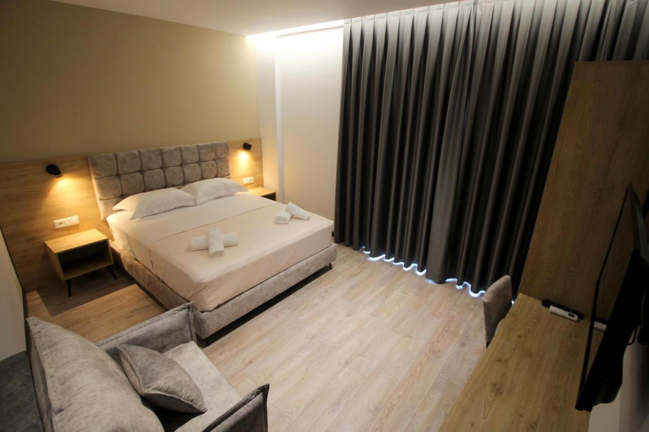 F&J Hotel Sarande Exterior photo