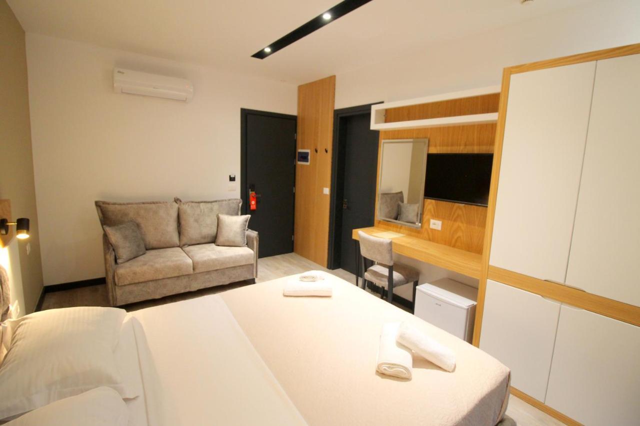 F&J Hotel Sarande Exterior photo