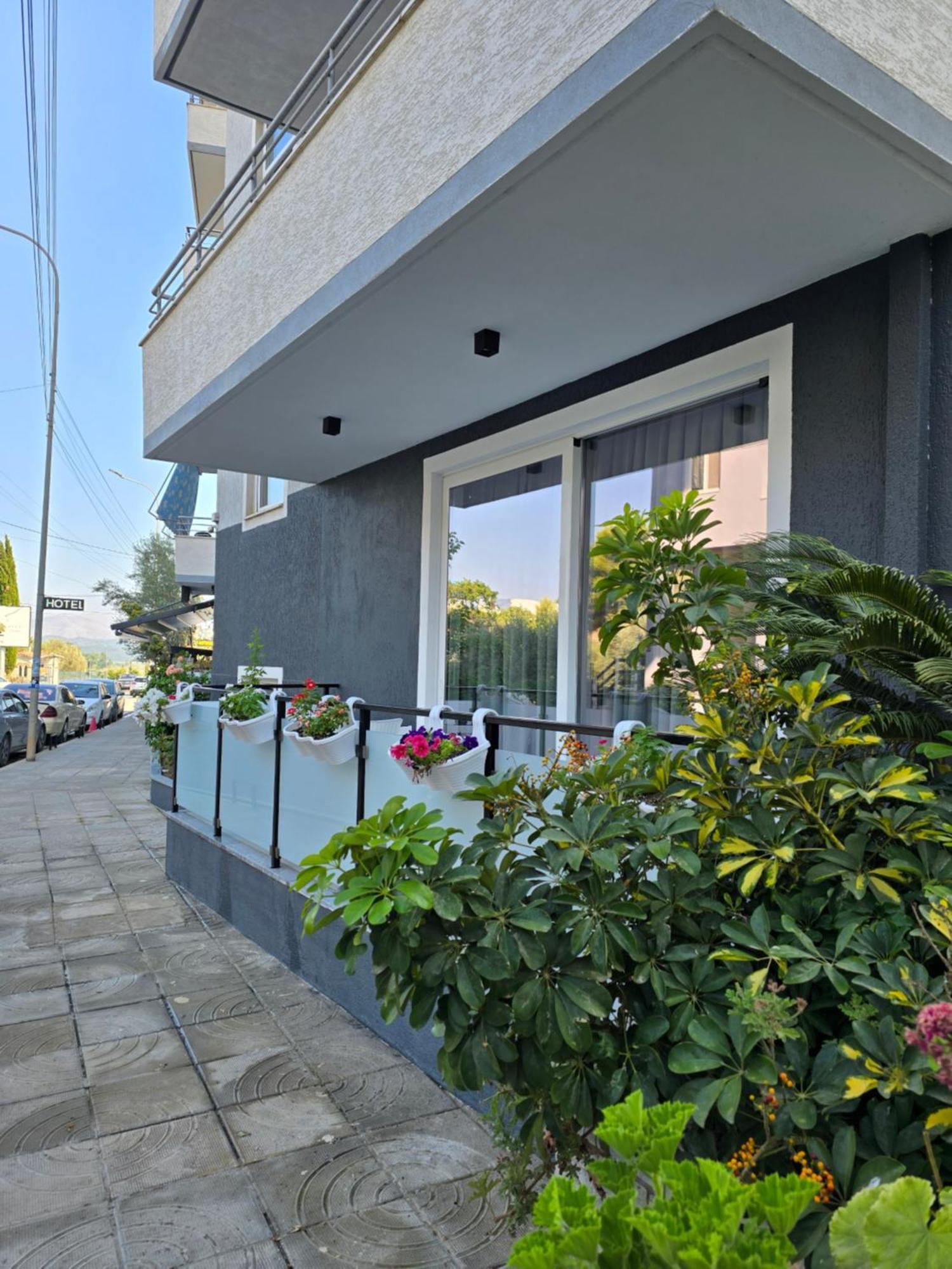F&J Hotel Sarande Exterior photo