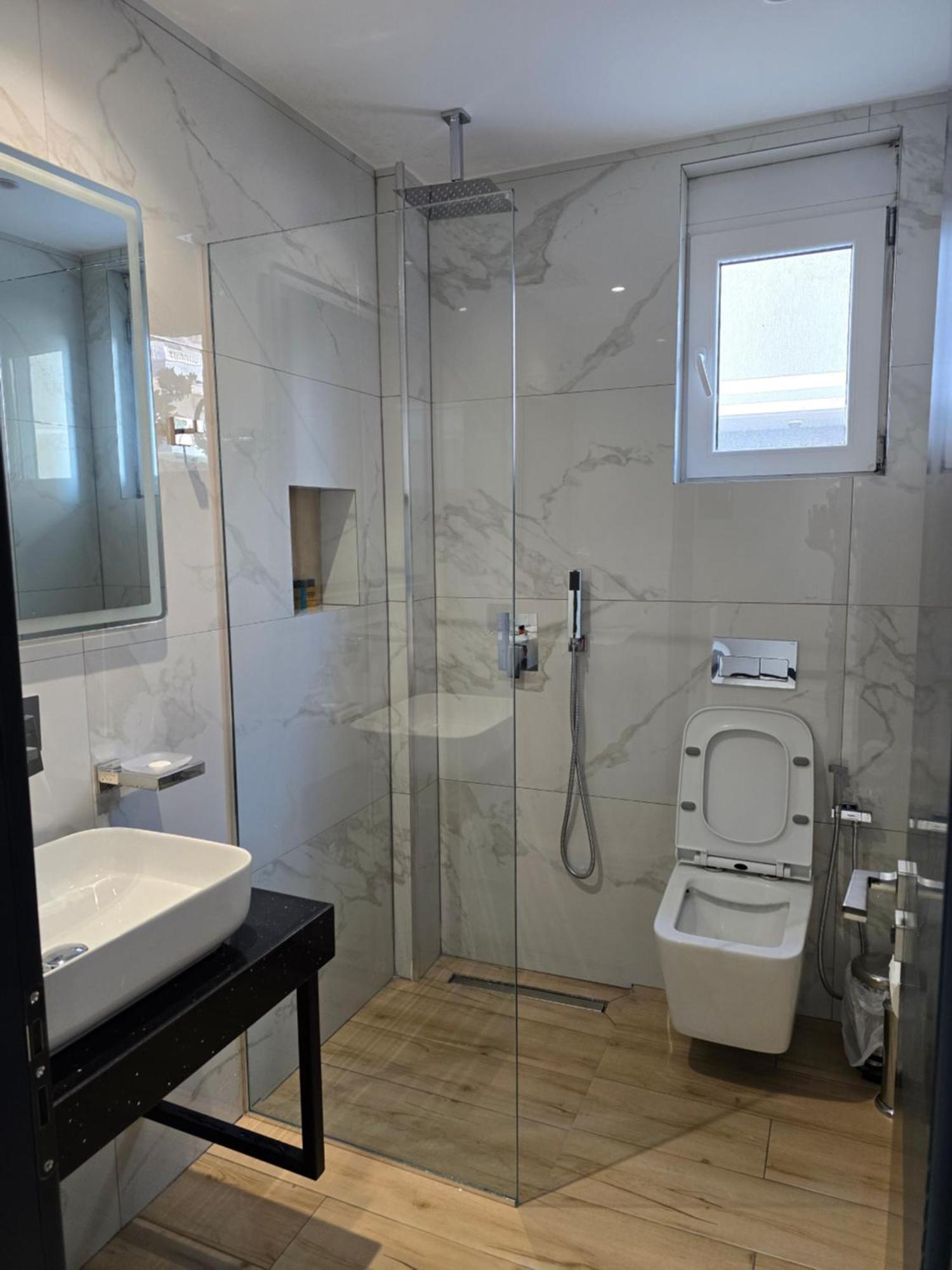 F&J Hotel Sarande Exterior photo